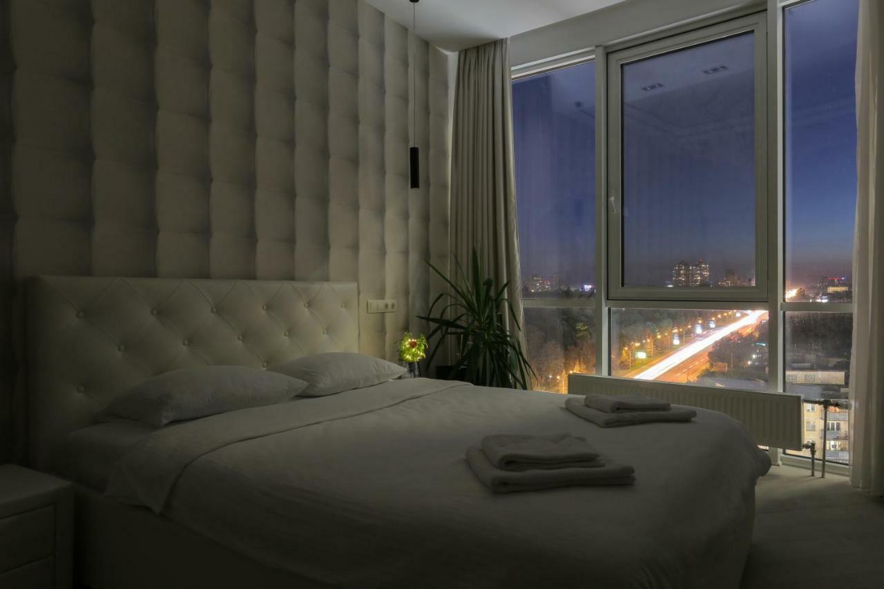 Black&White Apartment In Smart Plaza Kiev Luaran gambar