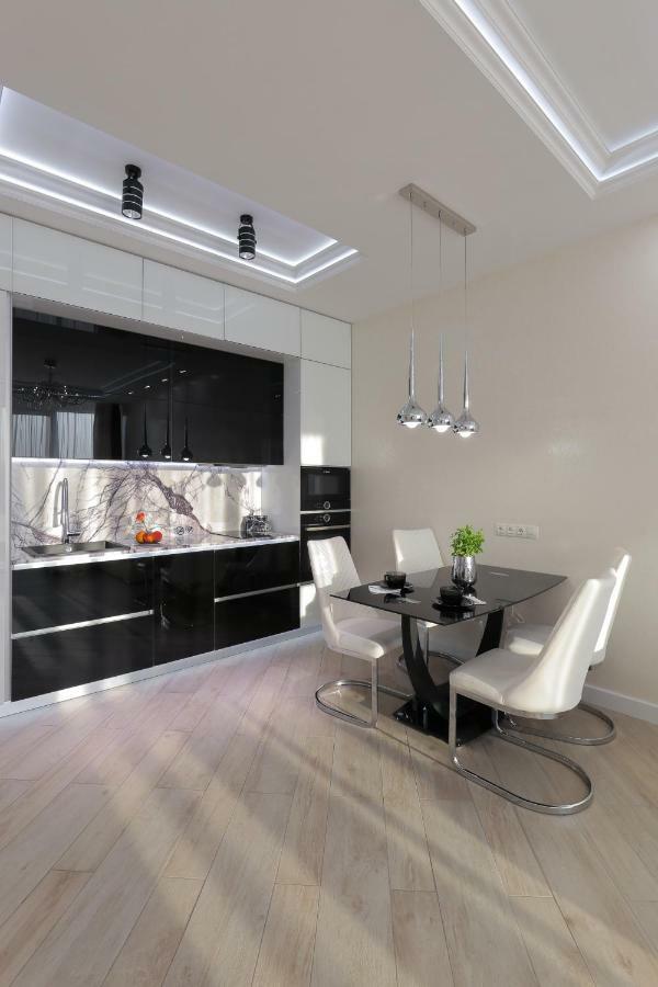Black&White Apartment In Smart Plaza Kiev Luaran gambar
