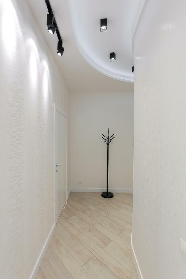 Black&White Apartment In Smart Plaza Kiev Luaran gambar